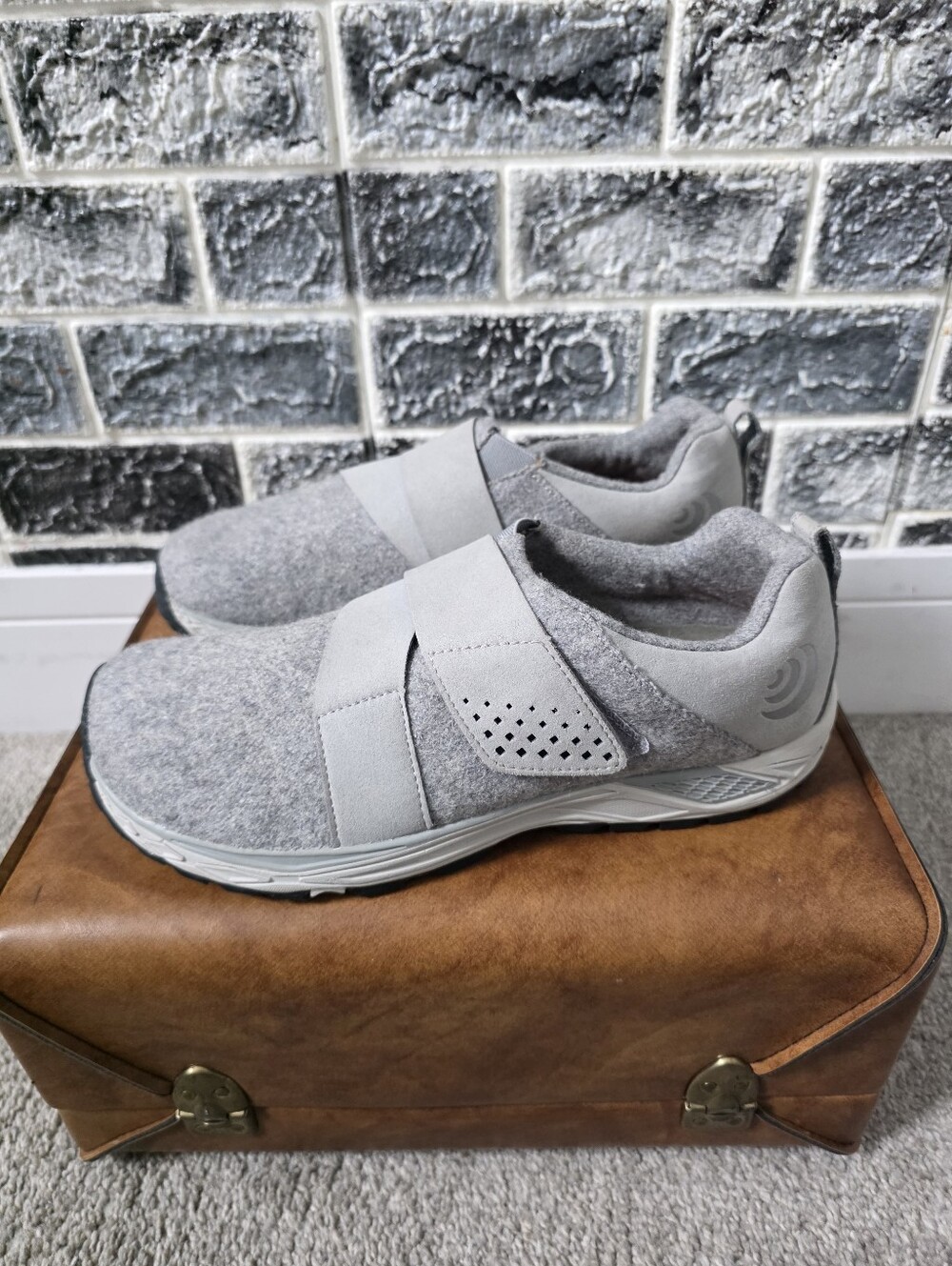 Topo Rekover Women''s Gray Slip-On Athletic Shoes Size 10